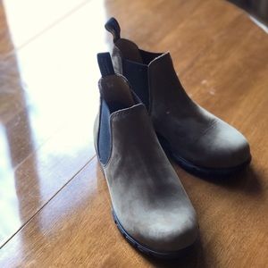 Blundstone Women’s Chelsea Ankle Boot #1974 Stone Nubuck